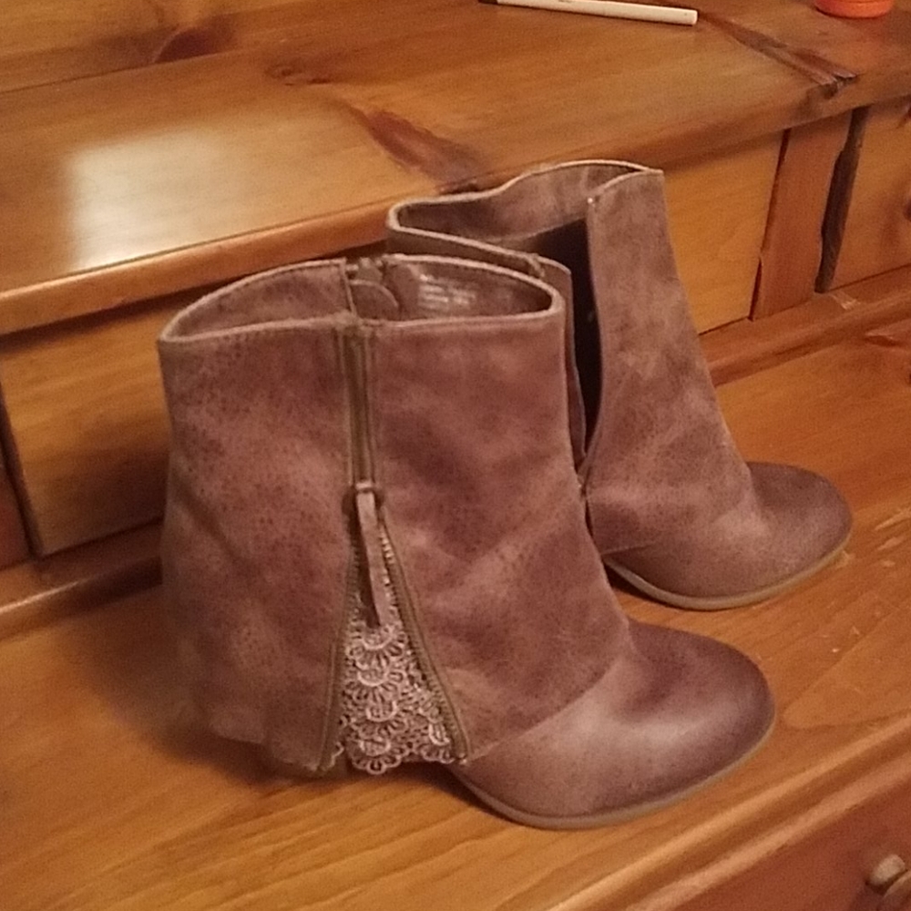 *SOLD* Not Rated heeled tan boots, size 9.5